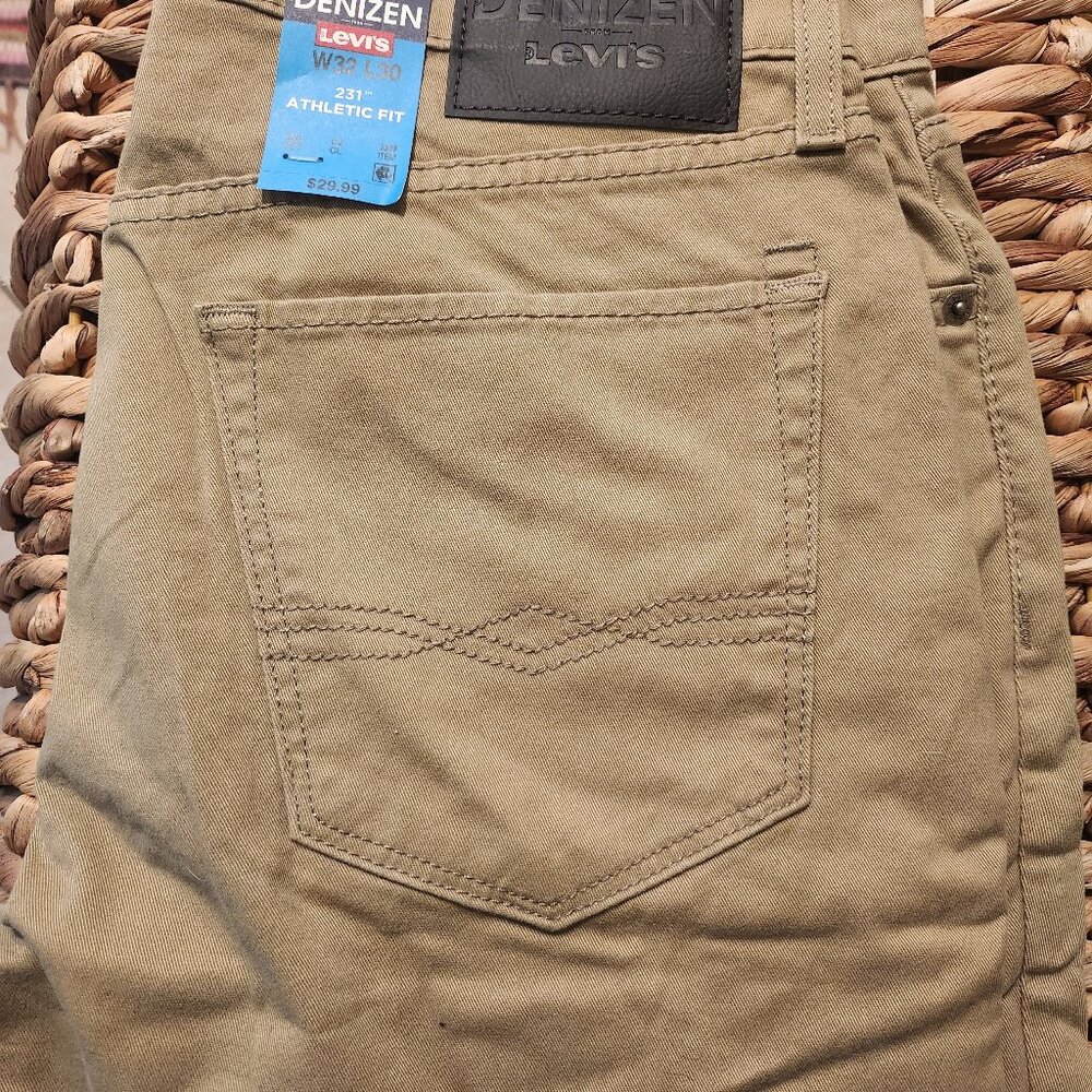 Khaki Levi's Denizen 321 Athletic Fit - W32 L30 - NEW with tags